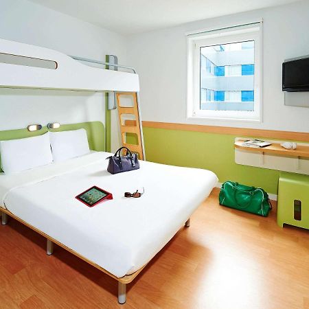Ibis Budget Lille Уескал Екстериор снимка