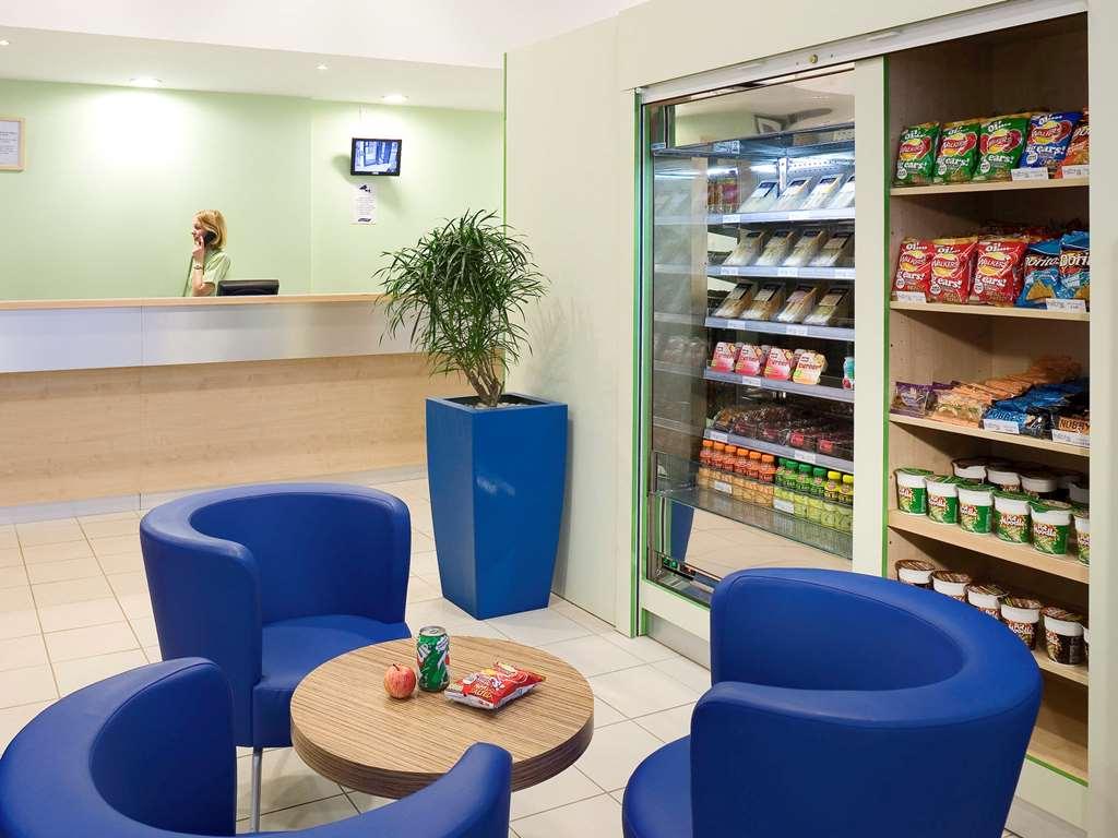 Ibis Budget Lille Уескал Екстериор снимка