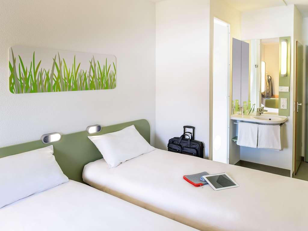 Ibis Budget Lille Уескал Екстериор снимка
