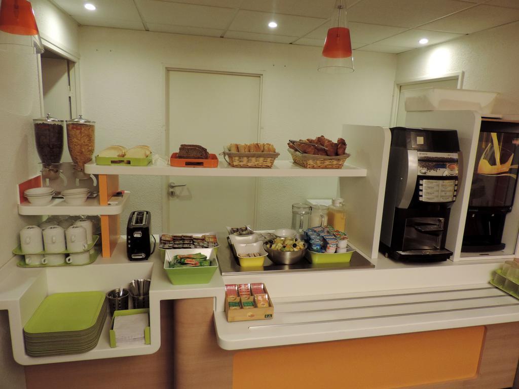 Ibis Budget Lille Уескал Екстериор снимка
